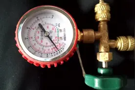 商用冰柜制冷效果差，小伙检查问题出现在这里，看他是怎么处理的视频封面