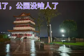 湖北黄石气温骤降，平常人多的江滩公园，也没几个人逛了视频封面
