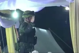 据说这是泰国改良以后的新式军礼，无数网友表示哭笑不得！视频封面