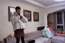 打工妹200块钱买一羽绒服，好看又实惠，配上兔毛帽子，太美了视频封面