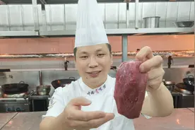 大厨教你：“牛肉片”鲜嫩好吃的做法，牛肉的切制方法是关键