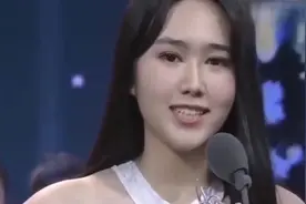 武大的19岁校花就是这么霸气，直接发话：观众接好我的糖衣炮弹！视频封面