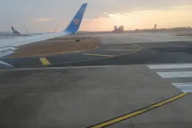 飞机✈️深圳宝安国际机场起飞全过程，腾云驾雾，一片云海视频封面