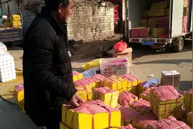 山东农村老人去世，乡亲都买一刀烧纸去祭奠，你们那有这个习俗吗视频封面