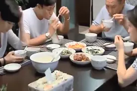 老婆在丈夫汤里猛下补药，结果竟被公公吃了，不料反应太大了视频封面