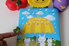 下雨了，小动物们都在小花伞下面躲雨