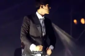 EXO上海演唱会边伯贤focus，舞姿好撩人！视频封面
