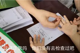 三岁女儿手脱皮，医生说没事，不放心去皮肤科看看 ，宝妈很疑惑视频封面