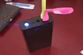 拼多多上买的凸格充电宝。视频封面
