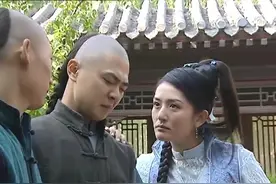 女儿带众人劫法场，公子哥被捉弄的掉下马来，成功救出父亲视频封面