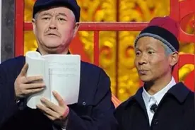 他在春晚一夜走红，因紧张忘词随口瞎编一句成为经典，网友：实力视频封面