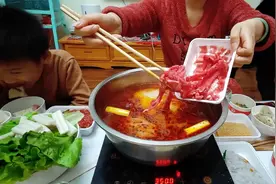 以前没吃过海底捞，老姐点份外卖心在滴血，工薪阶级觉得不咋划算视频封面