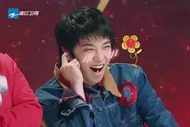 关晓彤被拷问最喜欢的男演员，大张伟现场喊鹿晗，关晓彤害羞了？视频封面