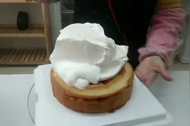 小女孩过生日做了个粉色kitty猫，漂亮吗？视频封面