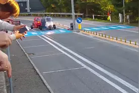 看来以后不能小看外国的三轮车了！视频封面
