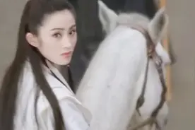50岁张敏与56岁张耀扬同框，秒变小迷妹，“乌鸦哥”显得面善视频封面