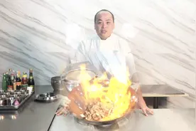 厨师长教做广东顺德美食-火焰醉鹅，酒香浓郁，肉质鲜美，收藏了视频封面