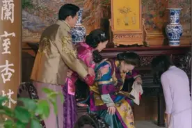 孙女一声奶奶化解所有恩怨，祖孙俩抱头痛哭。