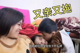 兄弟感情又上升啦！哥哥对弟弟又亲又抱，好友爱的兄弟视频封面