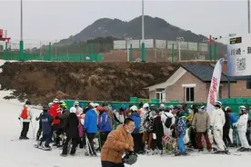北京密云南山滑雪场，大年初三热闹非凡视频封面