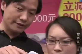 雷军PK刘强东，街头现场调查连续被拒后，雷军锲而不舍完胜刘强东视频封面