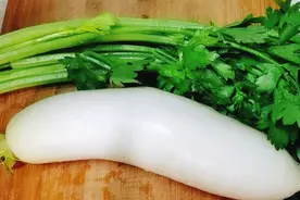 冬天要多吃萝卜，加两颗芹菜鲜香爽口，开胃又下饭，做法简单视频封面