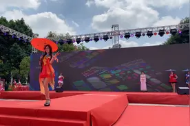 国庆第二天来东莞塘厦塘龙广场看车展，有美女走秀还有各种豪车看视频封面