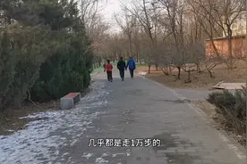 六一老邓六一年的老邓每天一万步锻炼👍👍看他是怎么走的？视频封面