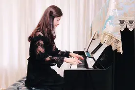 学姐迎新晚会上一曲《七里香》，成为了我暗恋她三年的理由！视频封面