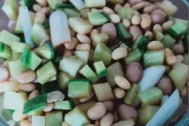 教你萝卜、花生、黄豆腌制咸菜的做法，脆爽可口，超级好吃视频封面
