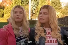 美女吃坏的东西，在厕所臭屁连天，把好朋友都吓走了！视频封面