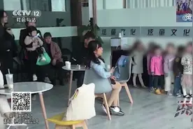 早7晚12 被“巴掌”练出来的童模 赚钱养全家 累了靠撒娇能歇会儿视频封面