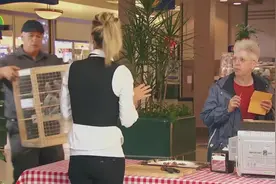 国外爆笑恶搞：请路人吃烤老鹰肉，看路人都是什么反应视频封面