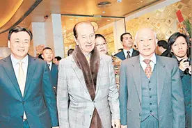 娶富家小姐、用计逼走合伙人，何鸿燊是怎么发家的？视频封面