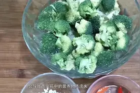 炒西兰花时焯水就可以了吗？为何脏东西洗不完，因为少了这一步！视频封面