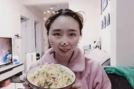 剩了2天米饭吹硬了怎么办？还能吃吗？硌牙！90后打工妹有妙招！视频封面