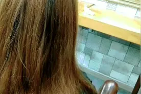 漂过的头发看我这么给她烫出弹性，关键在于软化视频封面