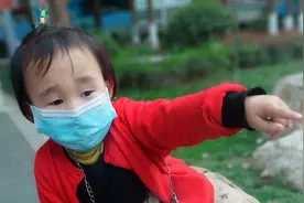 爱吃醋的小女孩。视频封面
