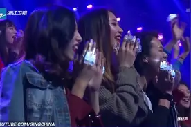 张靓颖惊艳演唱《如果有来生》，现场的谭维维都笑了，太好听了视频封面