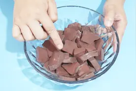 白吃了几十年猪血，原来这样清洗猪血才正确，脏东西跟腥味全消失视频封面
