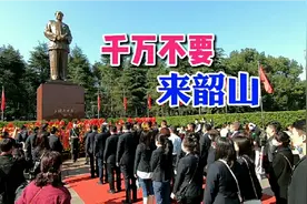 韶山毛主席铜像，和蚂蚁一样黑压压一大片人，把你挤丢我可不负责视频封面