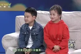 袖珍小夫妻生了个正常的宝宝，在外打工一年回家看两次孩子！视频封面