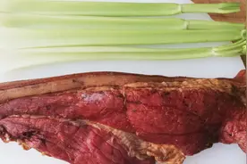 腊肉一般是水煮熟或者蒸熟直接吃。可这样吃更好更香，试一试吧！视频封面