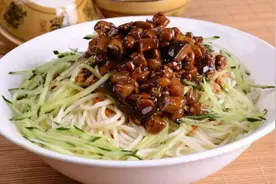 茄子肉丝打卤面，早餐使用，简单易做，美味营养丰富，清淡不油腻视频封面