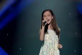 中国新声代：混血漂亮小女孩一首《踏浪》，嗨翻全场视频封面