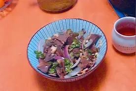 年夜饭，下酒必备的经典菜凉拌牛肉，做法简单，独特椒香风味。视频封面