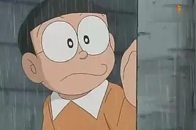 静香被雨淋湿，大雄用树叶给她做了件裙子，裙子格外的好看视频封面