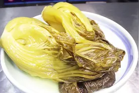 农家人只用淘米水就能腌出酸菜，非常简单方便，酸爽又健康，收藏视频封面