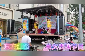 小伙路过天津静海东方红路，发现街头表演小矮人，围观人真多视频封面