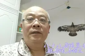 天津50后推88岁老娘晒太阳，不到半小时又要回家，是晒得太热了吗